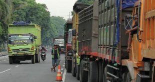 Pemerintah Kota Palembang menyoroti maraknya truk bertonase berat yang melintas di jalan raya