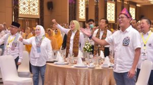 Ribuan alumni SMA Negeri 2 Palembang menggelar reuni di Ballroom Golden, Minggu (21/5/2023).