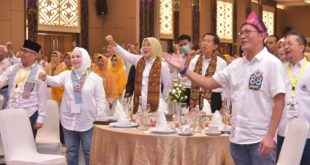 Ribuan alumni SMA Negeri 2 Palembang menggelar reuni di Ballroom Golden, Minggu (21/5/2023).
