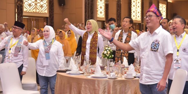 Ribuan alumni SMA Negeri 2 Palembang menggelar reuni di Ballroom Golden, Minggu (21/5/2023).