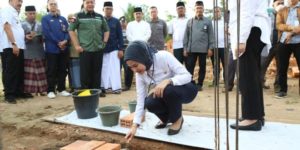 santuan pada kegiatan  Senyum 1444 Yatim Piatu di Masjid Jamik Tjik Luwi Al - Murhaniah di Sugiwaras Talang Jambe, Rabu (5/4) petang.