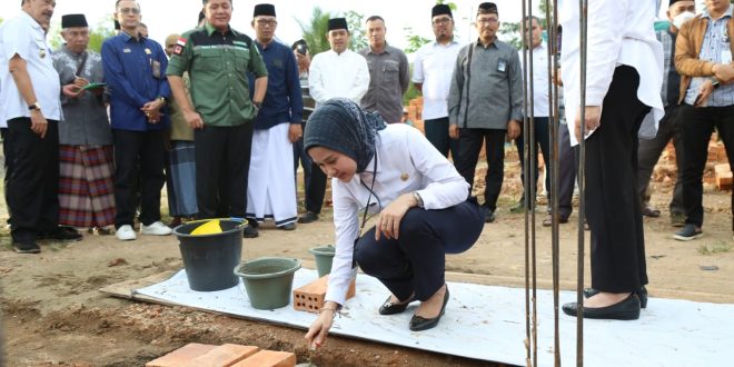 santuan pada kegiatan  Senyum 1444 Yatim Piatu di Masjid Jamik Tjik Luwi Al - Murhaniah di Sugiwaras Talang Jambe, Rabu (5/4) petang.