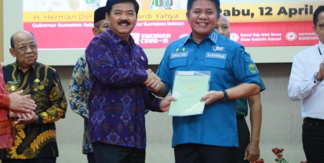 penyerahan sertifikat BMN, BMD, dan BUMN, oleh Menteri ATR atau Kepala BPN di Auditorium Bina Praja Setda Provinsi Sumsel, Rabu (12/4)