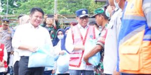 H Herman Deru bersama Menteri Perhubungan (Menhub) RI, Budi Karya Sumadi memantau langsung arus balik Angkutan Lebaran Tahun 2023 di Terminal Alang-alang Lebar Palembang, Sabtu (29/4).