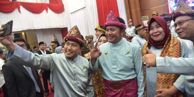 H. Herman Deru menghadiri Sidang Paripurna Istimewa DPRD Kabupaten Musirawas dalam rangka memperingati HUT Kabupaten Musirawas (MURA)  ke-80 di Gedung DPRD Kabupaten Musirawas, Rabu (3/5) siang.