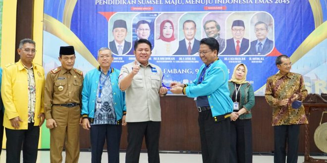 Gubernur Sumsel H Herman Deru membuka langsung Seminar Nasional yang diprakarsai IKA FKIP Unsri di Asrama Haji Palembang, Selasa (9/5).