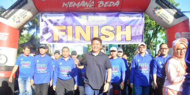 jalan sehat massal rangka memperingati hari jadi Provinsi Sumatera Selatan ke 77 Tahun 2023 yang dipusatkan dihalaman kantor Gubernur Sumsel, Sabtu (13/5) pagi.