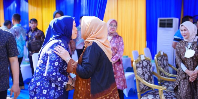 Pj Ketua Dekranasda Kabupaten Musi Banyuasin (Muba) Hj Asna Aini sambut baik atas inisiasi Pemerintah Provinsi Sumatera Selatan (Sumsel) yang menggelar UMKM Expo 2023, Sabtu (13/5/2023).