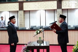 H. Herman Deru (HD) menghadiri Pengukuhan Kepala BPS Prov. Sumsel, Moh. Wahyu Yulianto, S.Si.,S.ST.,M.Si di Auditorium Graha Bina Praja, Pemprov Sumsel, Rabu (7/6/2023).