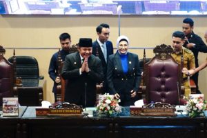 H. Herman Deru menghadiri Rapat Paripurna LXIV (64) DPRD Prov. Sumsel di Ruang Rapat Paripurna DPRD Sumsel, Senin (5/6/2023)