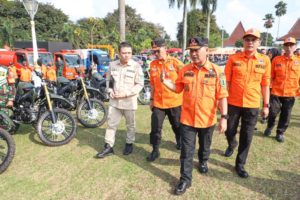 Kebakaran atau pembakaran hutan dan lahan menimbulkan dampak terhadap kerusakan lingkungan.