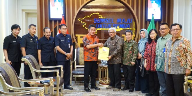 H. Herman Deru (HD) menerima audiensi Panitia Pemilihan Rektor Universitas Sriwijaya (Unsri) Masa Tugas Tahun 2023-2027 di Ruang Tamu Gubernur Sumsel. Kamis, (8/6/2023)
