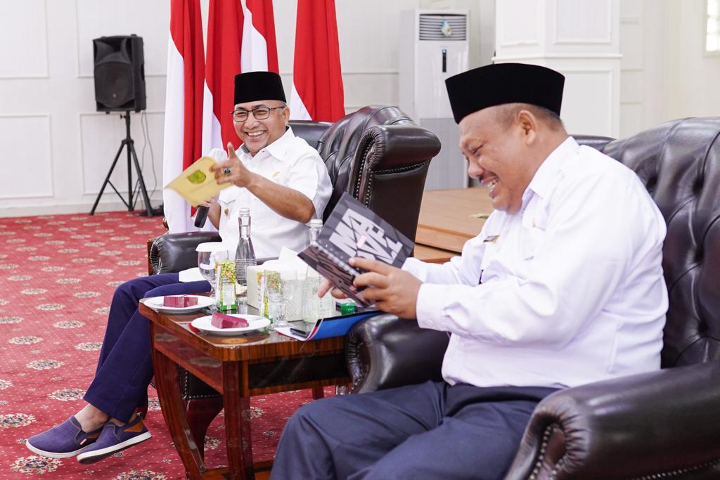 KH Anas Rifai bersama Ketua Universitas Nahdlatul Ulama (NU) Ustadz Mahmud menemui Pj Bupati Apriyadi Mahmud, Rabu (7/6/2023) di Guest House Rumah Dinas Bupati Muba.