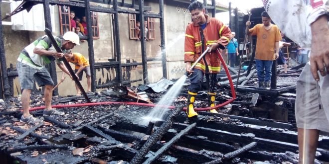menyalurkan bantuan kepada korban kebakaran rumah yang terjadi di Dusun III Desa Teluk Kijing II Kecamatan Lais, yang terjadi pada Sabtu, 10 Juni 2023 sekitar pukul 12.00 WIB.