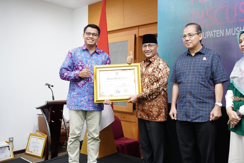 BPJS Ketenagakerjaan dan Kesehatan Beri Pj Bupati Apriyadi Penghargaan