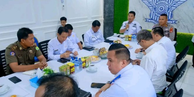 Rapat forum lalu lintas kabupaten Muba, dalam rangka persiapan untuk mengikuti lomba kawasan tertib lalu lintas tingkat nasional di ruang rapat lantai 2Gedung Sat LantasPolres Muba, Rabu (05 Juli 2023).