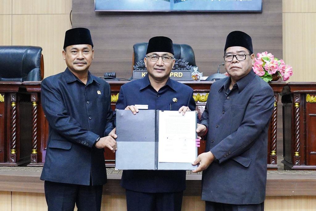 Pj Bupati Apriyadi Mahmud di Ruang Rapat Paripurna DPRD Kabupaten Musi Banyuasin, Senin (24/7/2023).