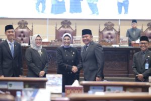 Pimpinan DPRD Prov. Sumsel dan Gubernur Sumsel terhadap KUA dan PPAS APBD TA 2024. bertempat di Ruang Rapat Paripurna DPRD Prov. Sumsel, Senin (24/7/2023).