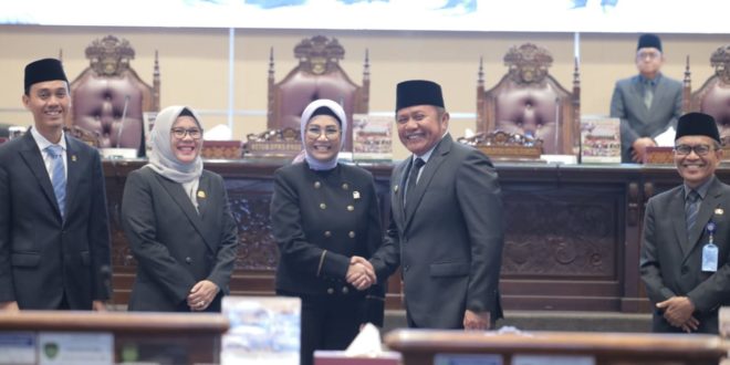 Pimpinan DPRD Prov. Sumsel dan Gubernur Sumsel terhadap KUA dan PPAS APBD TA 2024. bertempat di Ruang Rapat Paripurna DPRD Prov. Sumsel, Senin (24/7/2023).