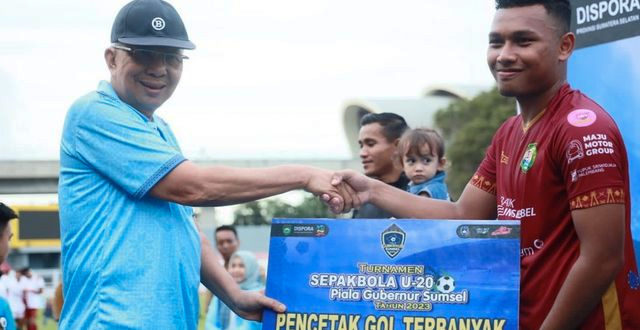 Wakil Gubernur Sumsel H. Mawardi Yahya secara resmi menutup gelaran Turnamen Sepakbola U-20 Piala Gubernur Sumsel Tahun 2023, di Stadion Bumi Siriwijaya Selasa (11/7/2023) sore.