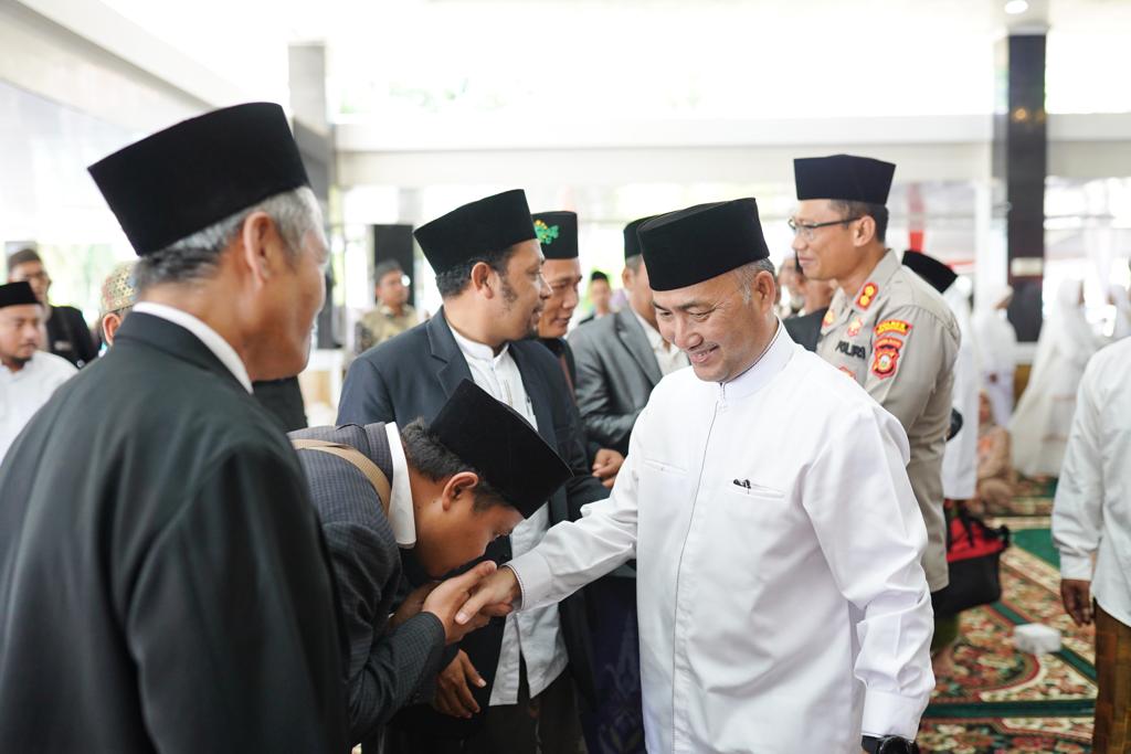 Pelantikan Dewan Pengurus Daerah Forum Pondok Pesantren Sumatera Selatan (DPD FORPESS) Kabupaten Musi Banyuasin Masa Khidmat 2022 – 2026 di Pendopoan GBSS Sekayu, Selasa (25/7/2023).
