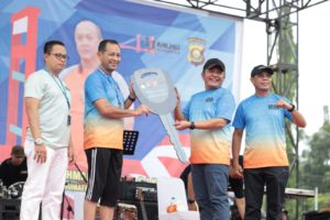 Gubernur Sumsel H. Herman Deru (HD) melepas ribuan peserta Musi Run 2023 di Halaman Kantor DPRD Sumsel, Minggu (2/7) pagi.