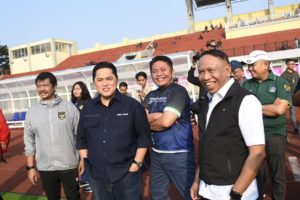 Ketua Persatuan Sepakbola Seluruh Indonesia (PSSI) Erick Tohir bersama Gubernur Sumsel H. Herman Deru (HD) memantau langsung pelaksanaan seleksi pemain Timnas Indonesia yang akan berlaga pada Piala Dunia U17 mendatang.
