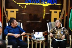 H. Herman Deru menerima General Manager (GM) PT. PLN S2WJB, Amris Adnan terkait koordinasi tower SUTT di Jakabaring dan JSC bertempat di Ruang Tamu Gubernur (1/8/2023)