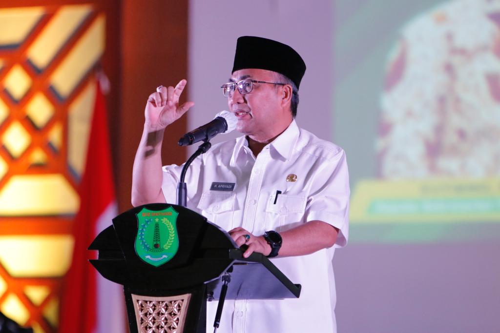 Seluruh masyarakat untuk mengibarkan bendera Merah Putih secara serentak mulai tanggal 1 Agustus 2023 sampai dengan 31 Agustus 2023.