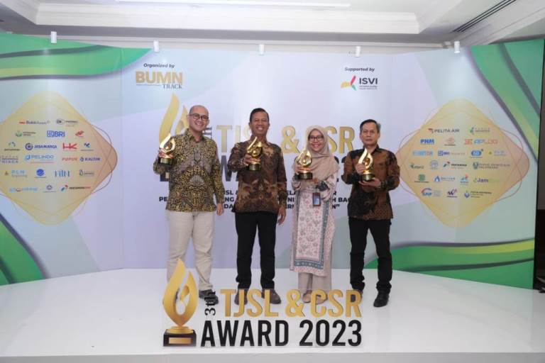 PT. Bukit Asam Tbk meraih 4 penghargaan sekaligus dalam ajang TJSL & CSR Award 2023 pada hari Kamis tanggal 10 Agustus 2023