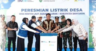 Aliran listrik tersebut diresmikan langsung oleh Gubernur Sumatera Selatan H. Herman Deru (HD) bertempat di Desa Kenten Laut Dusun Saluran, Kab. Banyuasin, Minggu, (13/8/2023)