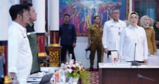 Ketua Dewan Perwakilan Rakyat Daerah (DPRD) Provinsi Sumatera Selatan (Sumsel), Hj. Anita Noeringhati, menghadiri Rapat Koordinasi (Rakor) penting yang membahas upaya antisipasi terkait ancaman iklim ekstrim El Nino, di Griya Agung Kota Palembang, pada hari Senin tanggal 17 Juli 2023. (foto : bekisarmedia.id/aprizal)