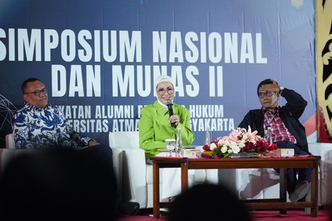 Ketua Dewan Perwakilan Rakyat Daerah (DPRD) Provinsi Sumatera Selatan (Sumsel), Hj. Anita Noeringhati, menjadi narasumber pada Simposium Nasional dan Musyawarah Nasional (Munas) II Ikatan Alumni Fakultas Hukum (IKAHUM) Universitas Atma Jaya Yogyakarta (UAJY), pada hari Sabtu tanggal 8 Juli 2023. (foto : Humas DPRD Sumsel)