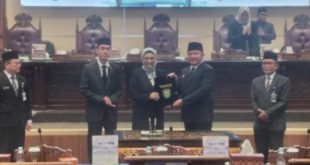 Rapat Paripurna LXIV dengan agenda Penyampaian Hasil Laporan Pembahasan dan Penelitian Badan Anggaran (Banggar) DPRD Sumsel terhadap Raperda tentang Pertanggungjawaban Pelaksanaan APBD Sumsel TA 2022’, Jalan POM IX, Palembang, pada hari Selasa tanggal 27 Juli 2023. (foto : Humas DPRD Sumsel)