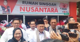 Ketua Umum Pimpinan Nasional Partai Kebangkitan Nusantara, Anas Urbaningrum, didampingi Ketua Pimpinan Daerah Partai Kebangkitan Nusantara Provinsi Sumatera Selatan, Hj. Lucianty, saat meresmikan Rumah Singgah Nusantara, hari Minggu tanggal 10 September 2023.