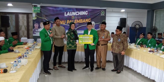 Penyerahan secara simbolis dilakukan dalam acara peluncuran Palembang NU Online di Rumah Dinas Ketua DPRD Sumsel pada Selasa (26/09/2023).