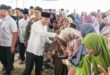 Pj. Bupati Kabupaten Musi Banyuasin, H. Apriyadi Mahmud, menghadiri langsung Tabligh Akbar Peringatan Maulid Nabi Muhammad SAW 1445 H/2023 M di Lapangan Bola Kaki Desa Bumi Kencana, Kecamatan Sungai Lilin, Kabupaten Musi Banyuasin (Muba), Provinsi Sumatera Selatan (Sumsel).