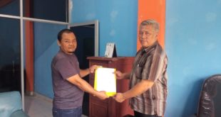 Sekretaris Umum Komite Olahraga Nasional Indonesia (KONI) Kabupaten Musi Rawas (MURA), Beny Saputra, menerima surat pengunduran diri Noviansyah sebagai pengurus KONI MURA pada hari Senin tanggal 9 Oktober 2023 di Sekretariat KONI Mura, Ruko Agropolitan Center Muara Beliti.