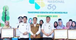Agus Fatoni menghadiri Peringatan Hari Kesehatan Nasional (HKN) Ke- 59 Tahun 2023 dengan Tema “Transformasi Kesehatan untuk Indonesia Maju” di Halaman Parkir RSUD Siti Fatimah Prov. Sumsel, Rabu (22/11/2023).