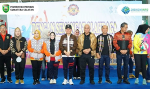 penyerahan simbolis bola volley kepada perwakilan peserta lomba bertempat di Lapangan Olahraga Sekolah Harapan, Jl. POM IX Palembang, Sabtu, (18/11/2023).