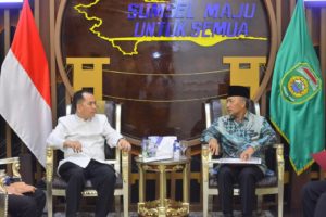 Pj Bupati Apriyadi Mahmud saat audiensi bersama Pj Gubernur Sumsel Dr Drs Agus Fatoni MSi di Kantor Gubernur Sumsel, Jumat (13/10/2023).