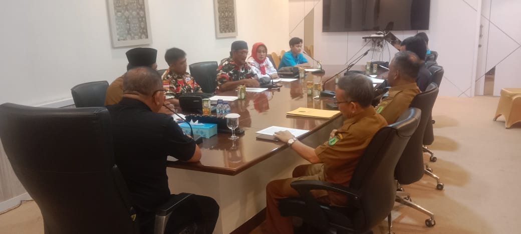 PD IWO Muba, Laskar Merah Putih, dan S4 audiensi dan lakukan rapat bersama PJ Sekretaris Daerah Musni Wijaya S Sos MSi, digelar diruang rapat Sekda Muba, Selasa(17/10/2023).