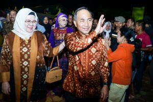 Kepala Dinas Perdagangan dan Perindustrian Kabupaten Muba Azizah SSos MT, dalam laporannya selaku Ketua Panitia Pelaksana kegiatan pada Acara Penutupan Muba Expo 2023 yang berlangsung di Stable Berkuda Sekayu, Kamis (2/11/2023) malam.