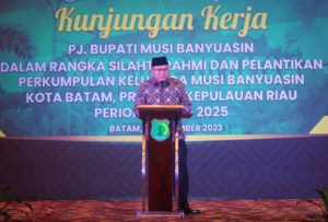 Suasana ramai dan penuh keakraban menyelimuti acara silaturahmi Ikatan Keluarga Musi Banyuasin (IKA Muba) yang berlangsung di Harmoni One Hotel & Convention Centre Batam, Minggu (12/11/2023) Malam.