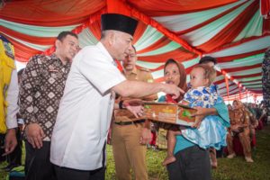 Pj Bupati Apriyadi Mahmud menemui langsung Anira saat berada di Jirak Jaya, Kamis (16/11/2023) siang.
