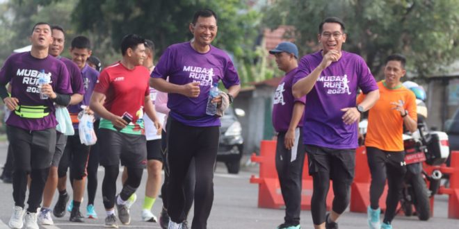 Hari Ulang Tahun (HUT) Kabupaten Musi Banyuasin ke-67 tahun. Berlangsung dengan semarak dan penuh kemeriahan. Meski tampak penuh dengan keringat, terpantau masyarakat yang mengikuti Muba fun run tengah memadati Jalan Depan Rumah Dinas Bupati Muba, Sabtu (18/11/2023).