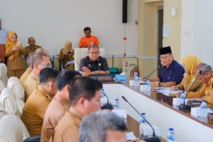 Musni Wijaya SSos MSi, pimpin Rapat Pemantapan Pelaksanaan Upacara Hari Ulang Tahun Korps Pegawai Republik Indonesia (KORPRI) ke-52 dan Hari Ulang Tahun PGRI ke-78 Kabupaten Musi Banyuasin Tahun 2023, di Ruang Rapat Randik Sekretariat Daerah Kabupaten Muba, Selasa (21/11/2023).