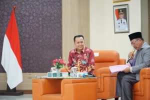 Agus Fatoni menghadiri dan memberikan materi pada Diklat Peningkatan Kapasitas Lurah Se- Sumatera Selatan Tahun 2023 dilaksanakan di Aula Putri Kembang Dadar, Kantor BPSDMD Prov. Sumsel.l, Rabu (1/10/2023)