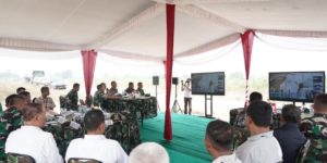 Suasana Video Conference bersama Wakil Presiden Republik Indonesia dan Panglima TNI dalam rangka Gerakan Nasional Ketahanan Pangan Jajaran TNI Tahun Anggaran 2023 yang digelar Puslatpur Kodiklatad di Desa Talang Sipin, Kecamatan Martapura, Kabupaten Ogan Komering Ulu (OKU) Timur, pada hari Senin tanggal 1 November 2023. (foto : SMSI Sumsel)