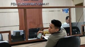 Seorang karyawan swasta yakni Al Akbar Rahmat Ramadhan (24), mendatangi Sentra Pelayanan Kepolisian terpadu (SPKT) Polda Sumatera Selatan (Sumsel). Warga Jalan Angkatan 66, Lorong Harapan, Kecamatan Kemuning, Kota Palembang ini, melaporkan kasus penipuan dan penggelapan oleh terlapor Agung. (foto : musinews.id/wr)